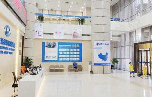 重庆新视界渝中眼科医院大厅环境