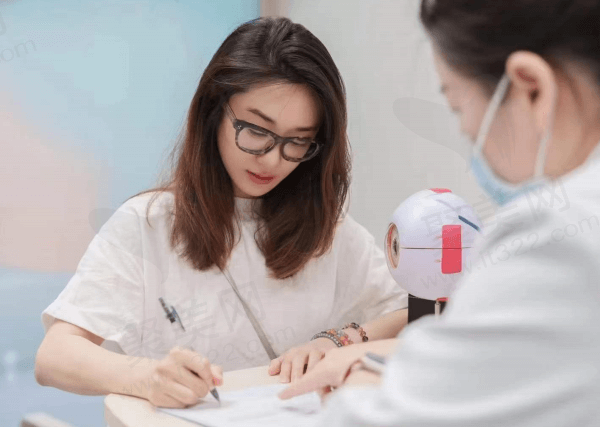 广州普瑞眼科医院近视手术价格表