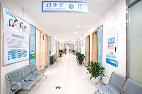 重庆华厦眼科医院走廊