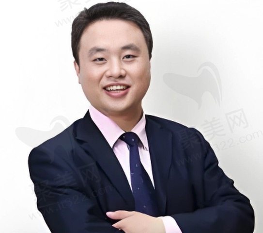 董岩岩个人资料简介隆胸怎么样