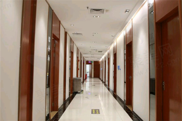 深圳爱康健口腔医院走廊