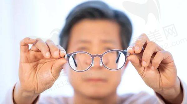 老年人近视又老花可以佩戴双焦眼镜