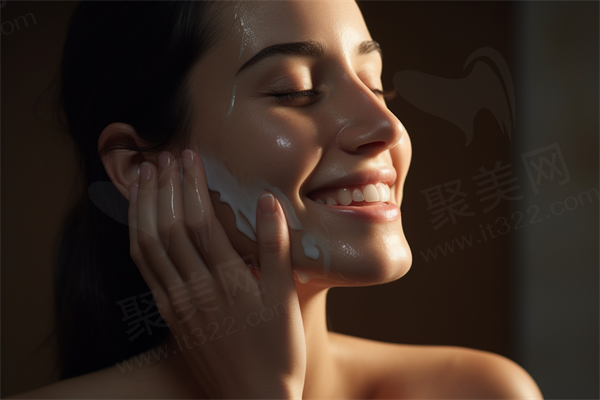 姚海云进行胸部整形结果如何？技术娴熟，口碑非常好，支持在线或现场预约胸部整形服务。