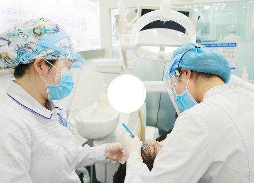 牙齿松动有什么办法恢复？应对牙龈萎缩致松动，这些方法值得一试！