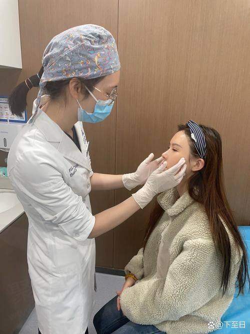 重庆艺星朱家旭医生专业硅胶假体垫下巴手术，价格6750元起，效果持久，安全可靠，值得信赖！