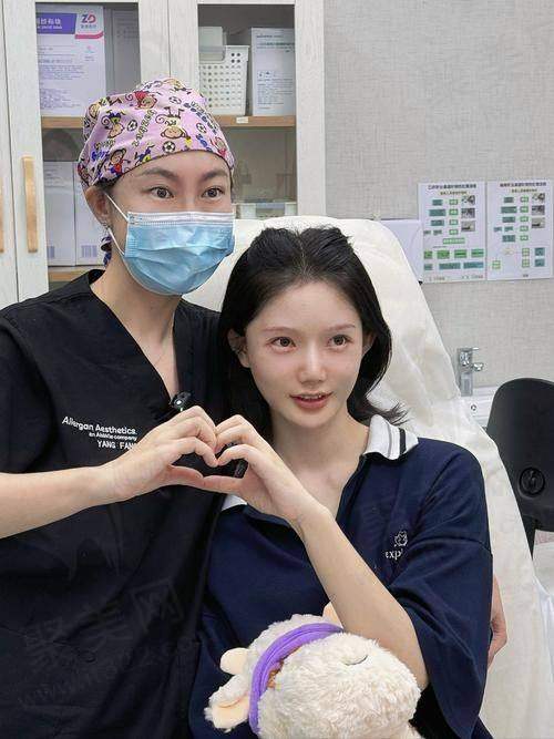 郑州美时美刻殷金金医生社会职称